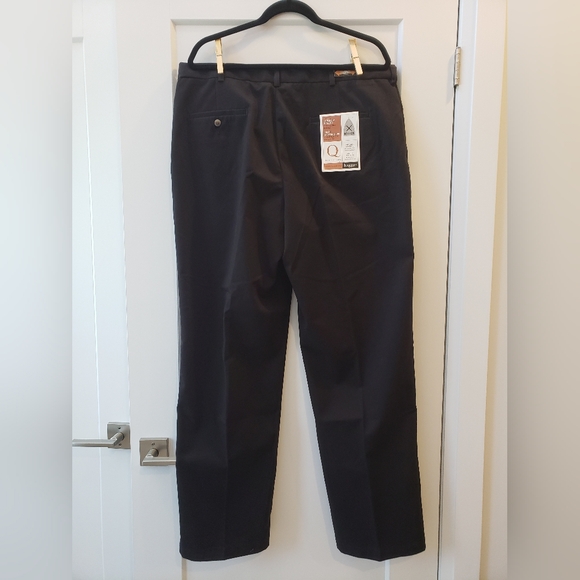 Brand new Haggar Men's No Iron Khaki Classic Fit, Expandable Waist - Picture 5 of 11